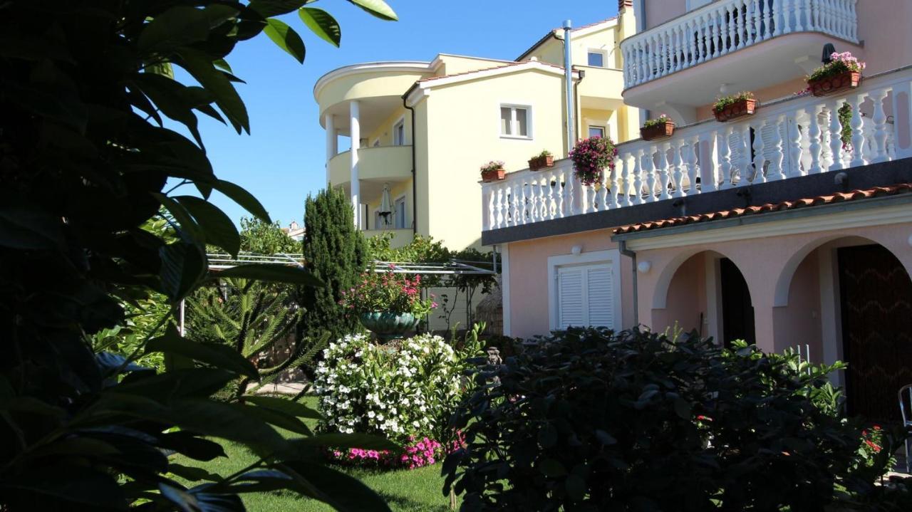Apartments Ravlic Ana Малинска Экстерьер фото